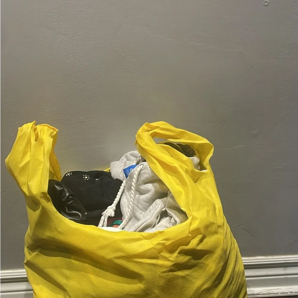 Clothes bundle - Picture 1 of 2